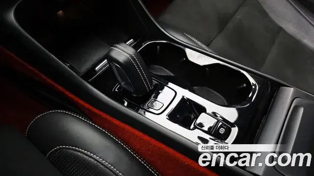 Volvo XC40 2020 — Photo 12/20
