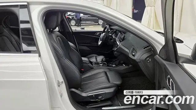 BMW 1 Series 2022 — Şəkil 15/20