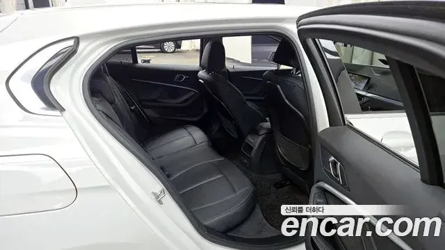 BMW 1 Series 2022 — Şəkil 18/20