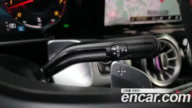Mercedes-Benz GLB-Class 2022 — ფოტო 17/20