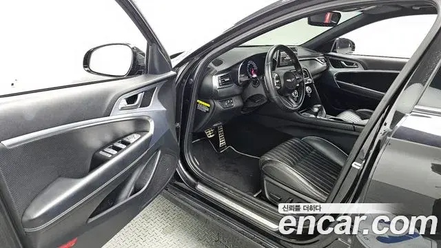 Genesis G70 2019 — Photo 2/20