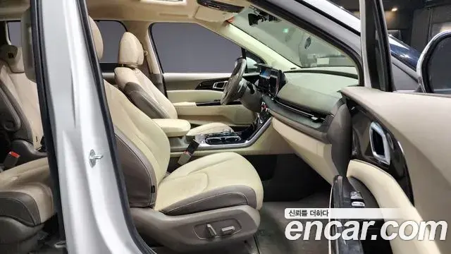 Kia Carnival 2022 — ფოტო 4/20