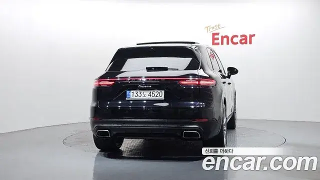 Porsche Cayenne 2021 — Photo 20/20