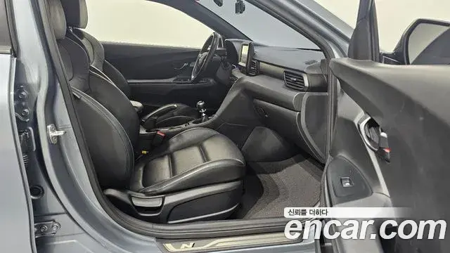 Hyundai Veloster 2018 — Photo 4/20
