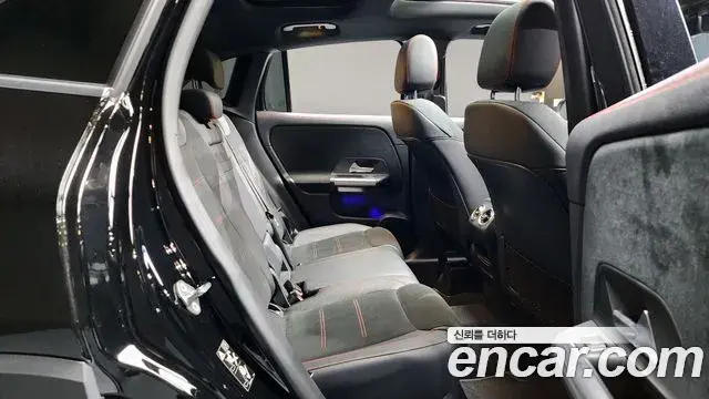 Mercedes-Benz GLA-Class 2022 — Photo 1/20