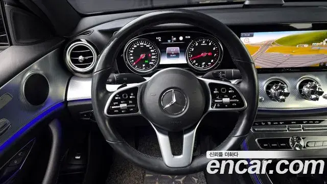 Mercedes-Benz E-Class 2020 — Photo 10/20