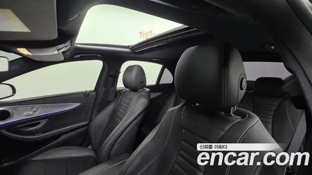Mercedes-Benz E-Class 2020 — Photo 9/20