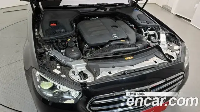 Mercedes-Benz E-Class 2023 — ფოტო 10/20