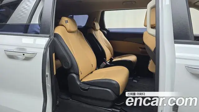 Kia Carnival 2023 — Фото 12/20