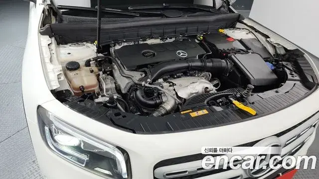 Mercedes-Benz GLB-Class 2021 — Фото 6/20