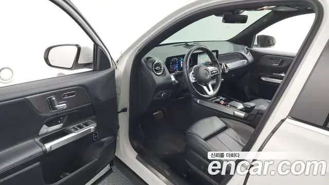 Mercedes-Benz GLB-Class 2021 — Фото 10/20