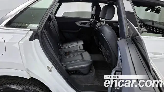 Audi Q8 2020 — ფოტო 7/20