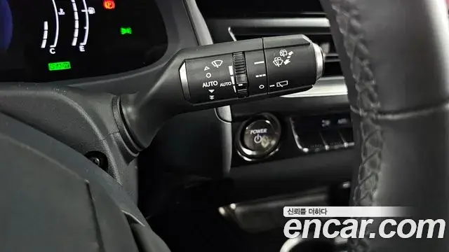 Lexus UX300h 2025 — Photo 4/20