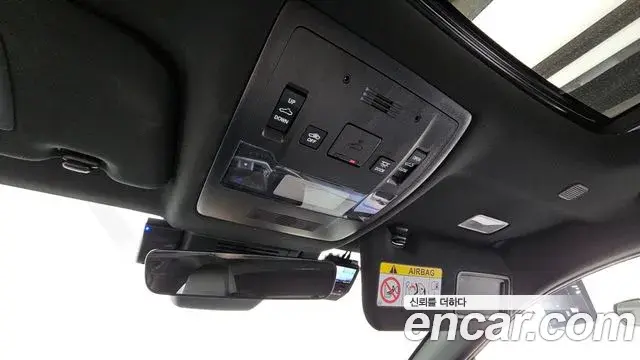 Lexus UX300h 2025 — Photo 10/20