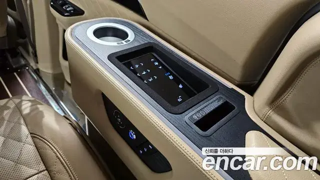 Kia Carnival 2022 — Şəkil 19/20