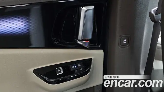 Kia Carnival 2021 — Фото 18/20