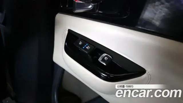 Kia Carnival 2021 — Фото 19/20