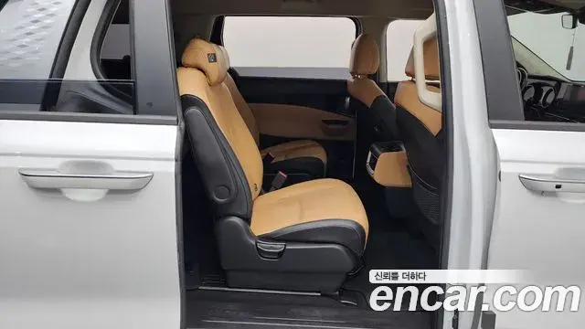 Kia Carnival 2021 — Фото 12/20