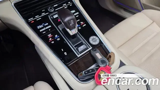 Porsche Panamera 2018 — Şəkil 9/30