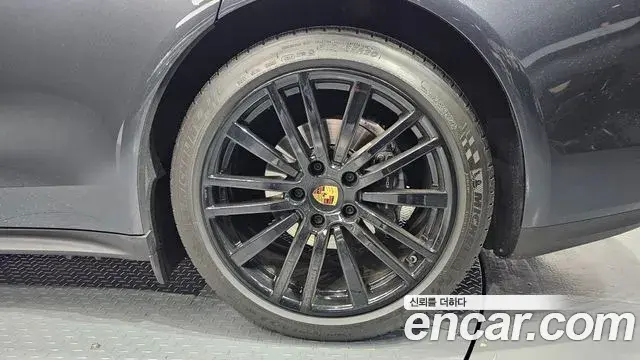 Porsche Panamera 2018 — Şəkil 16/30