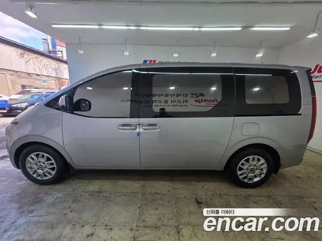 Hyundai Staria 2024 — ფოტო 1/10
