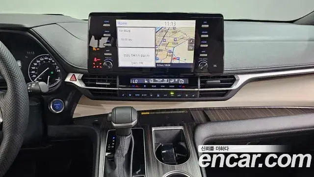 Toyota Sienna 2023 — ფოტო 17/20