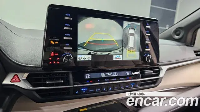 Toyota Sienna 2023 — ფოტო 16/20