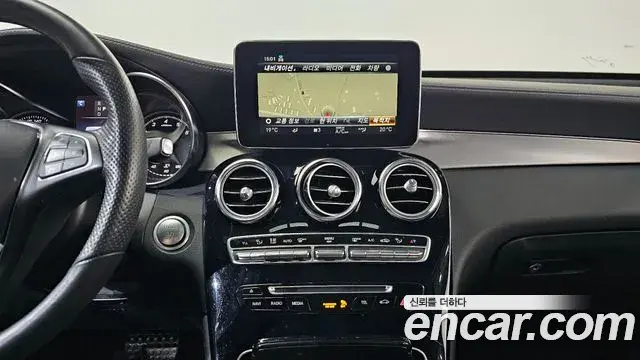 Mercedes-Benz GLC-Class 2019 — Photo 11/20