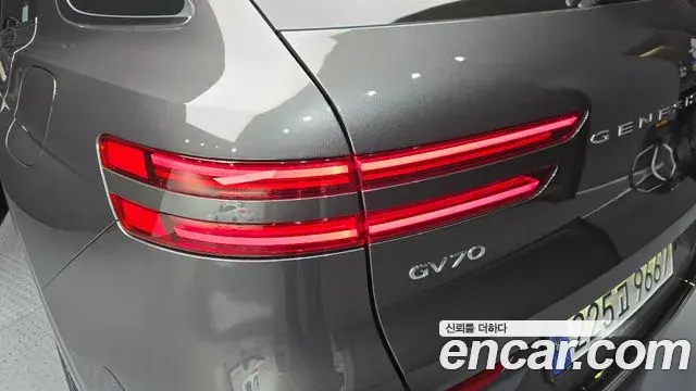 Genesis GV70 2024 — ფოტო 16/32
