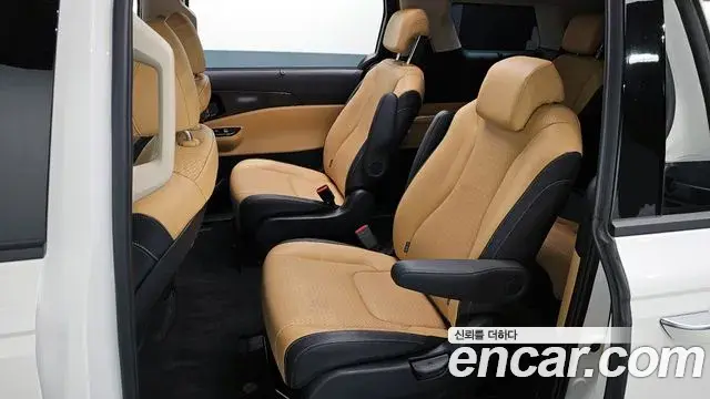 Kia Carnival 2023 — Photo 11/20