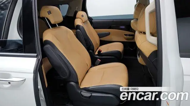 Kia Carnival 2023 — Photo 12/20