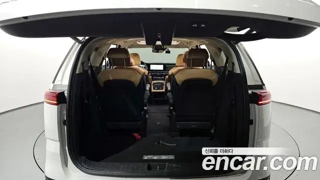 Kia Carnival 2023 — Photo 19/20