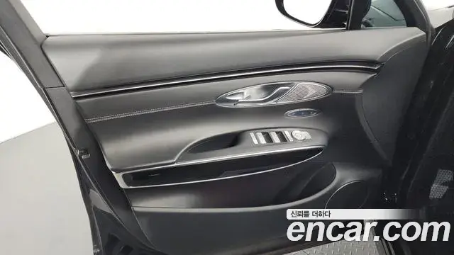 Genesis GV70 2021 — Photo 29/32