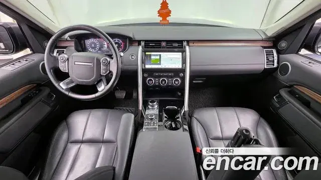 Land Rover Discovery 5 2018 — ფოტო 17/20
