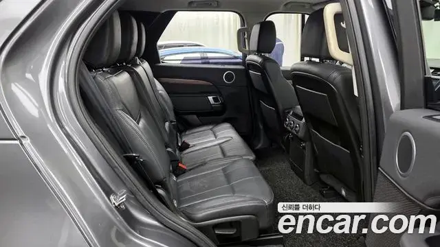 Land Rover Discovery 5 2018 — ფოტო 5/20