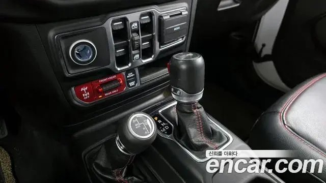 Jeep Wrangler 2021 — Şəkil 8/31