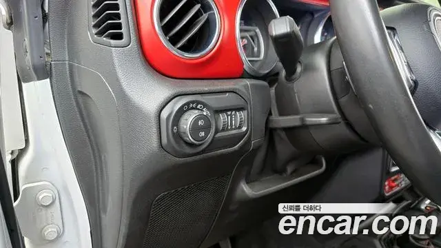 Jeep Wrangler 2021 — Şəkil 13/31