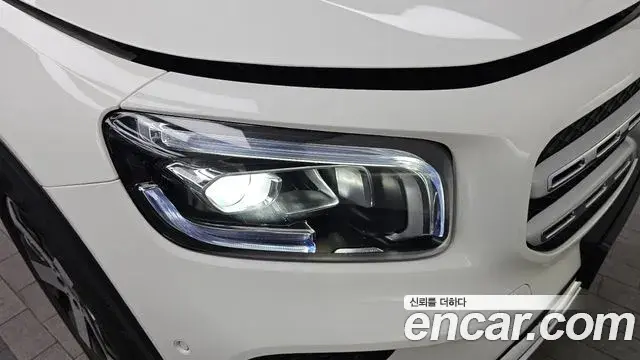 Mercedes-Benz GLB-Class 2020 — Şəkil 32/34