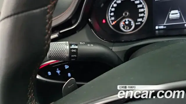Genesis GV70 2021 — Photo 21/37
