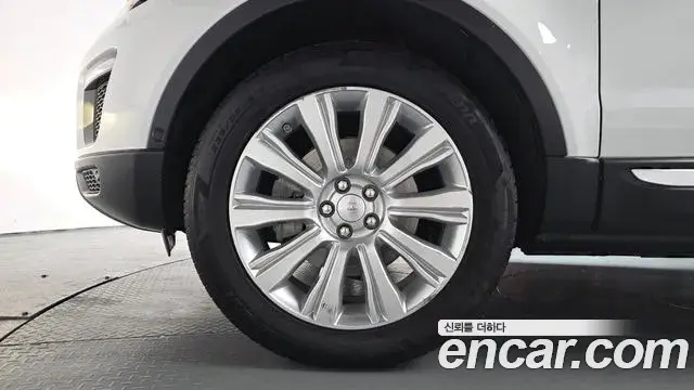 Land Rover Range Rover Evoque 2019 — ფოტო 13/31