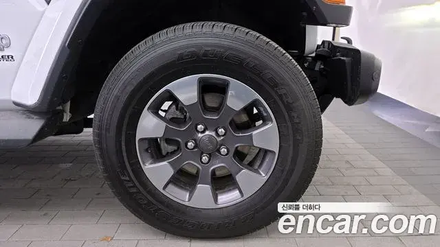 Jeep Wrangler 2019 — ფოტო 18/20