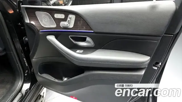 Mercedes-Benz GLE-Class 2021 — Photo 11/33