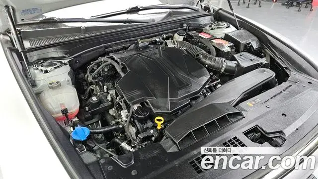 Hyundai Grandeur Hybrid 2023 — Photo 7/20