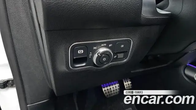 Mercedes-Benz GLB-Class 2023 — Фото 18/20