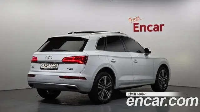 Audi Q5 2020 — Фото 2/20
