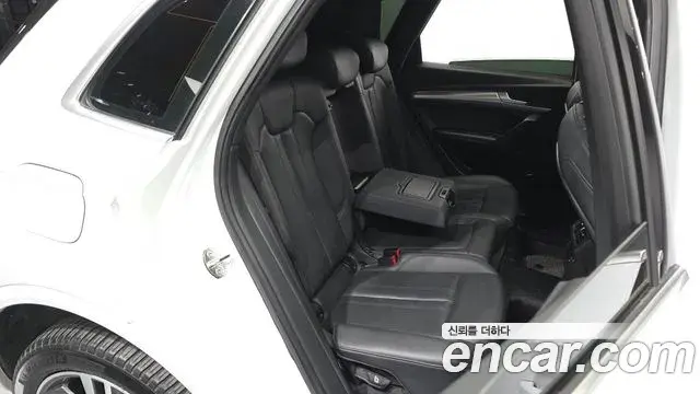 Audi Q5 2020 — Şəkil 38/39