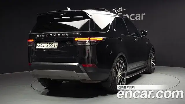 Land Rover Discovery 5 2018 — Photo 17/20