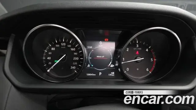 Land Rover Discovery 5 2018 — Photo 8/20