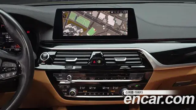 BMW 5 Series 2019 — Şəkil 9/20