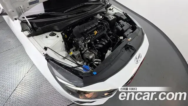 Hyundai The New Avante Hybrid 2021 — Photo 19/20
